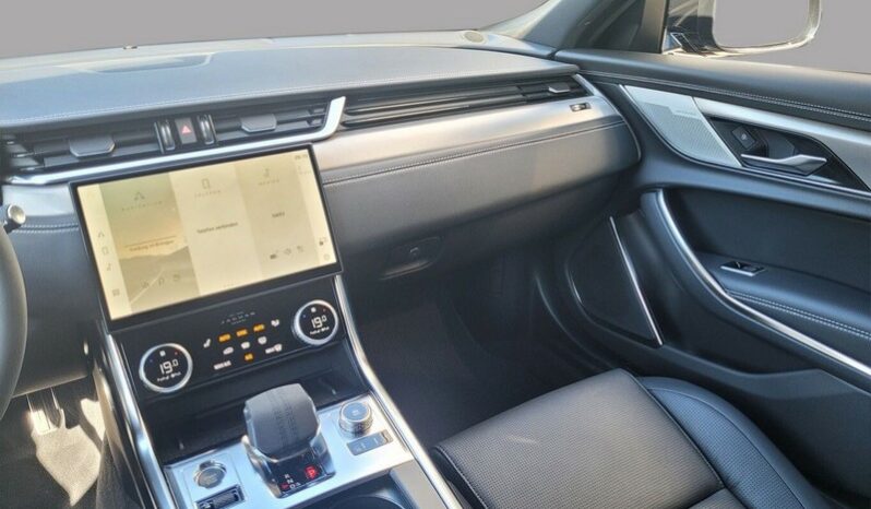 
								Jaguar XF SPORTBRAKE D200 R-DYN SE MY24 GAR2029 full									